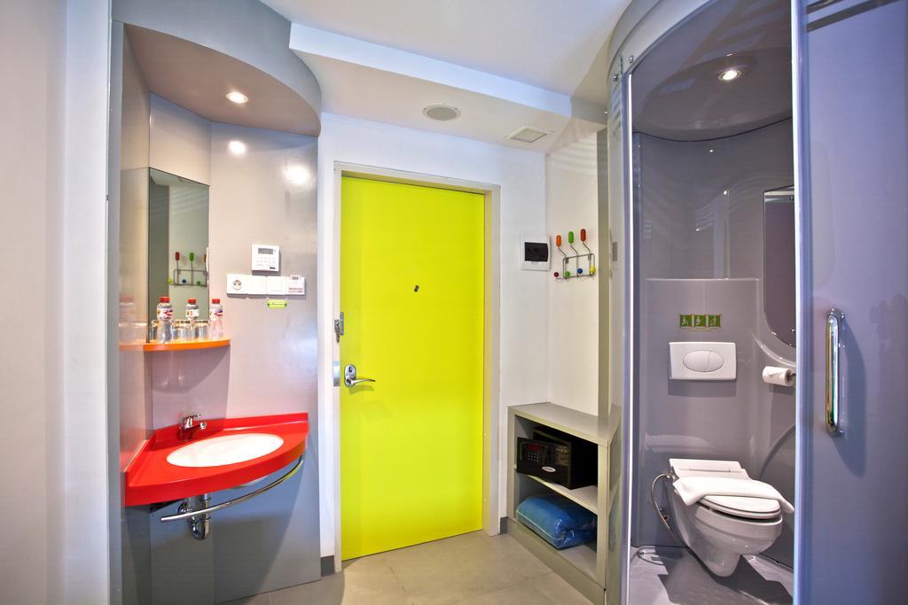 Pop! Hotel Gubeng Сурабая Номер фото